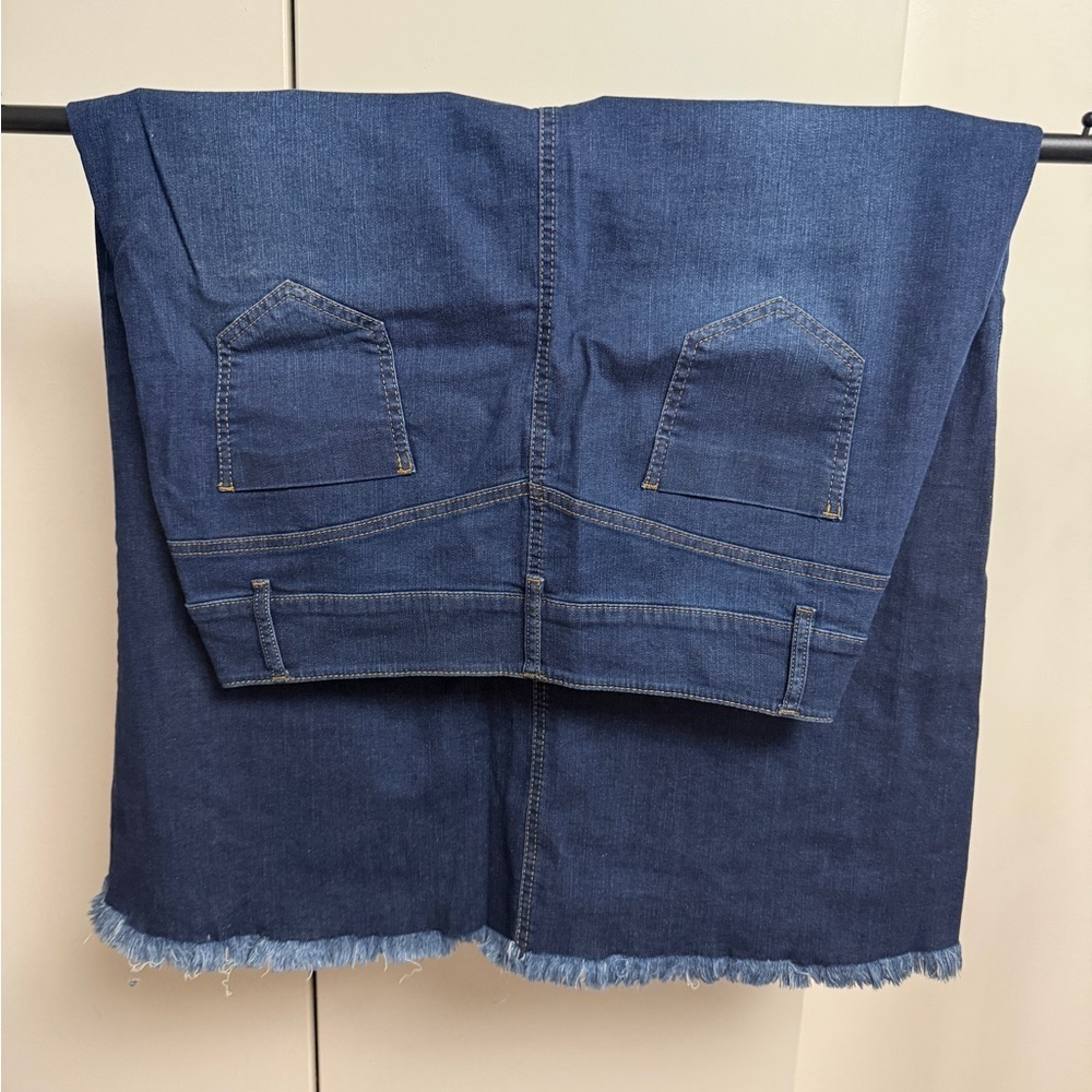 High-Rise Dark Blue Denim Skirt with Button-Front Waist Size 12/14 - Picture 2 of 5
